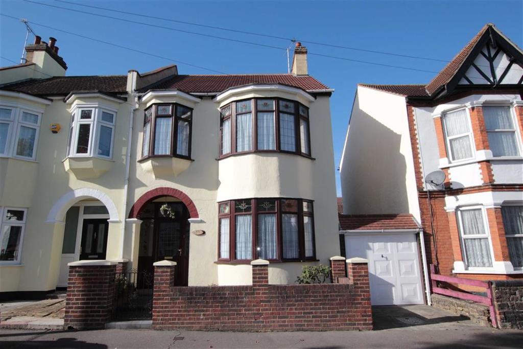 Inverness Avenue, WestcliffOnSea, Essex 3 bed semidetached house £
