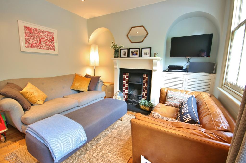 Ellesmere Road, Berkhamsted HP4 2 bed terraced house £425,000