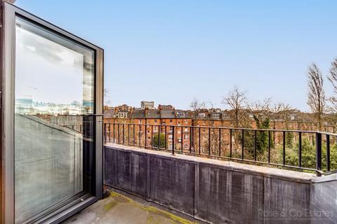 Studio to rent, Greencroft Gardens, South Hampstead, NW6