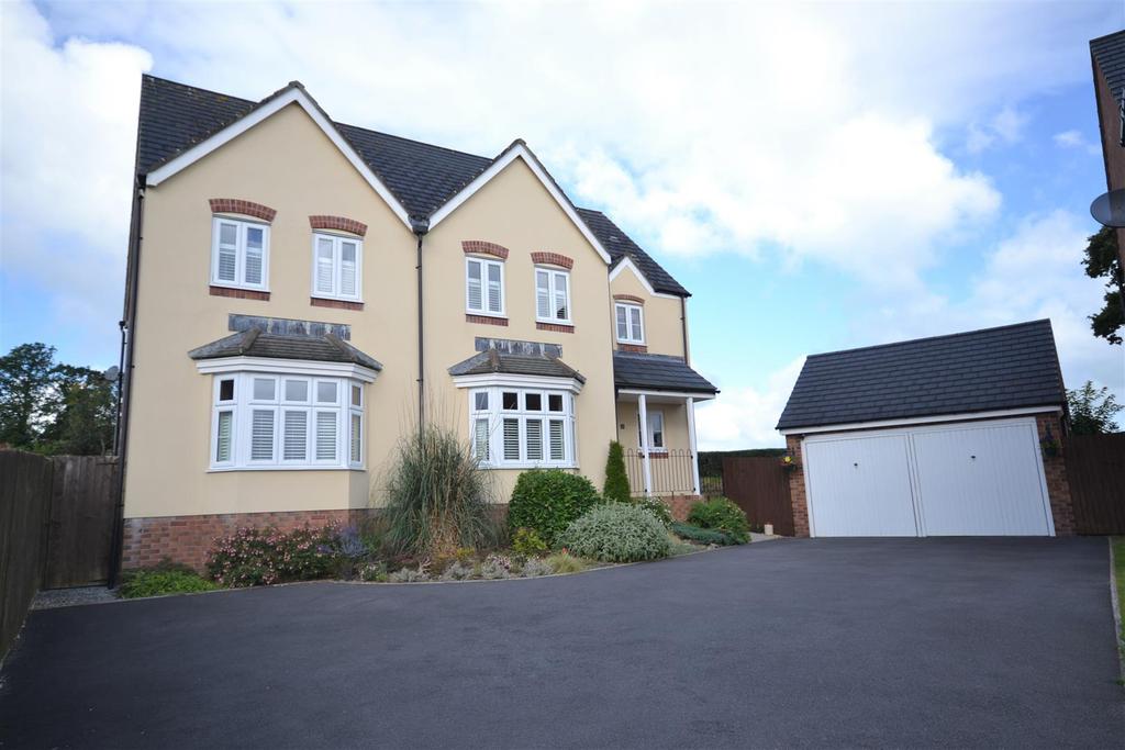 Cefn Maes, St. Clears 4 bed detached house £299,000