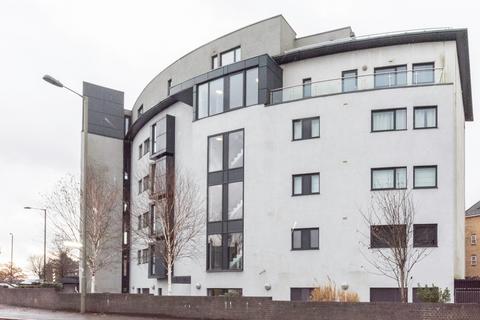 3 bedroom apartment to rent, London N11