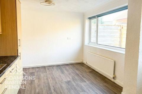 3 bedroom terraced house to rent, Ashbourne Close, Wardle, Rochdale - A WELL PRESENTED 3 BEDROOM TOWNHOUSE IN THE POPULAR WARDLE AREA