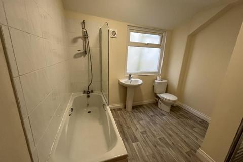 1 bedroom flat to rent, High Street, Barnstaple, EX31 1HP