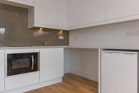 Studio to rent, Mallory House, 91 East Road, Cambridge