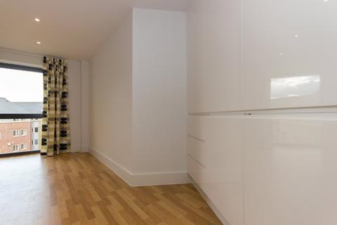Studio to rent, Mallory House, 91 East Road, Cambridge