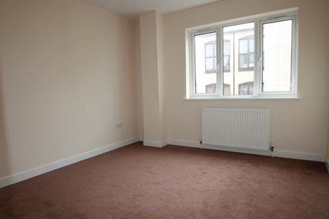 2 bedroom flat to rent, High Street, Dudley