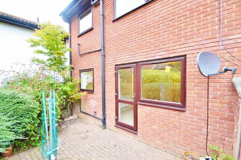 Corfe Mullen 1 bed flat to rent £900 pcm (£208 pw)