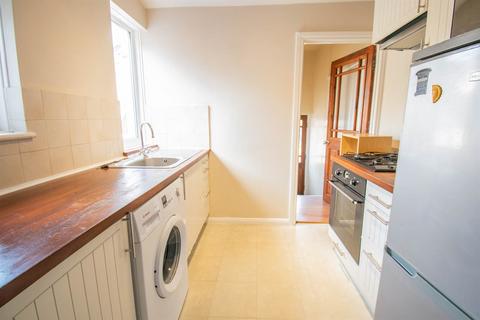 3 bedroom flat to rent, Springbank Road, Sandyford, Newcastle Upon Tyne