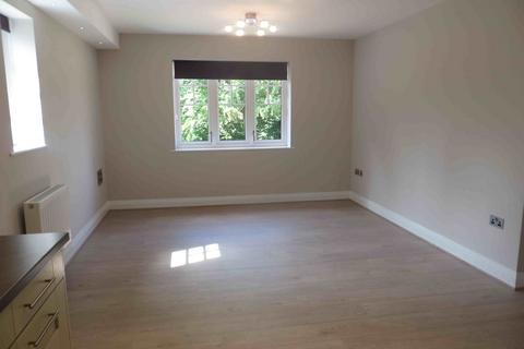 2 bedroom flat to rent, MAIDENHEAD, COOKHAM ROAD