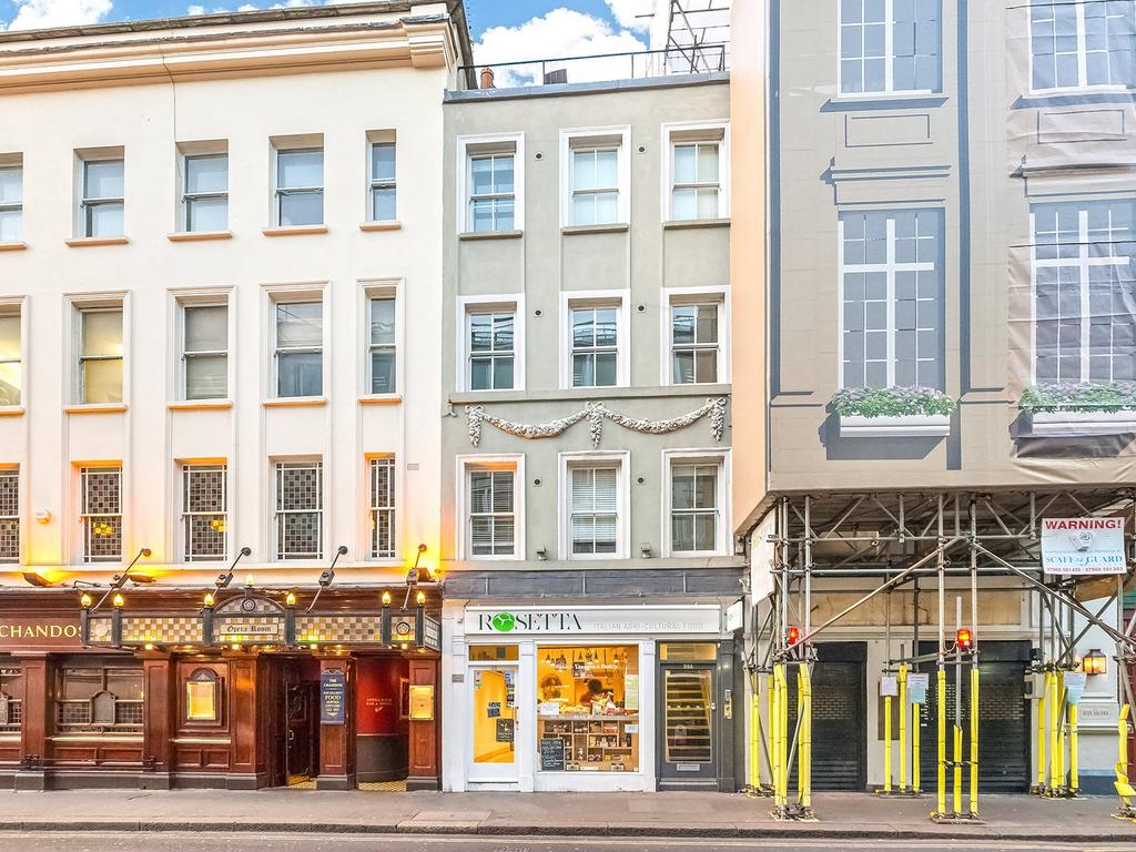 William IV Street
