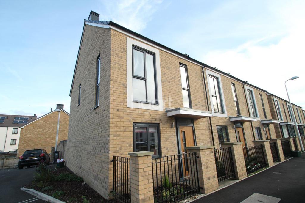 Garland Avenue, Locking Parklands 2 bed end of terrace house £195,000