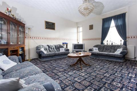 4 bedroom terraced house for sale, Cross Park Street, Batley, West Yorkshire, WF17