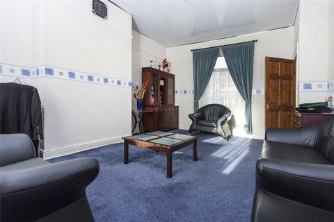 4 bedroom terraced house for sale, Cross Park Street, Batley, West Yorkshire, WF17