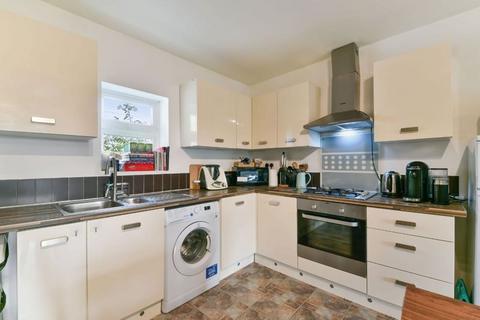 2 bedroom flat to rent, Worton Road, Isleworth