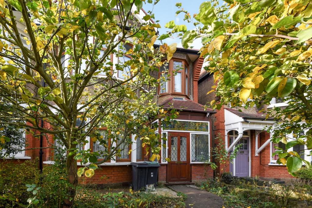 Winton Avenue, New Southgate, N11 3 bed semidetached house £925,000