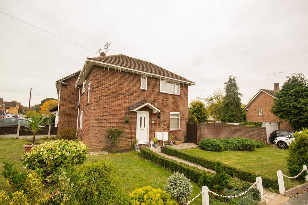 Wainwright Avenue, Hutton, Brentwood, Essex, CM13 2 bed end of terrace