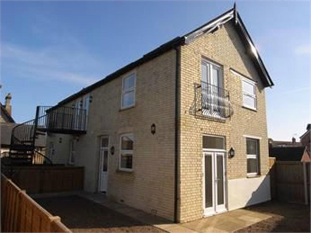 121 High Street, Arlesey, SG15 1 bed apartment £675 pcm (£156 pw)