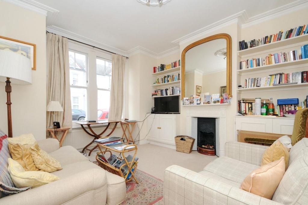 Delia Street, Earlsfield, SW18 2 bed flat £485,000
