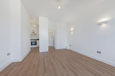 Studio to rent, Hampstead High Street, Hampstead, London