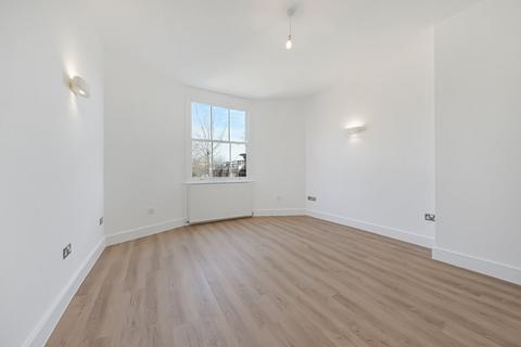 Studio to rent, Hampstead High Street, Hampstead, London