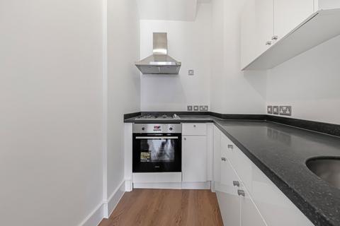 Studio to rent, Hampstead High Street, Hampstead, London