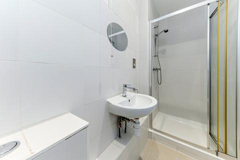 Studio to rent, Hampstead High Street, Hampstead, London