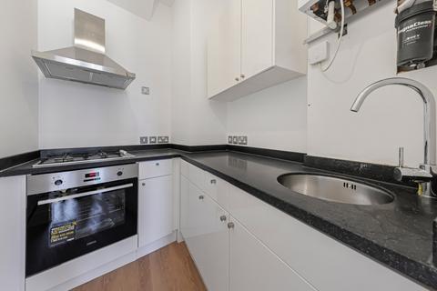 Studio to rent, Hampstead High Street, Hampstead, London
