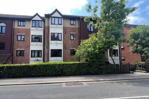 1 bedroom flat to rent, Station Road, Redhill