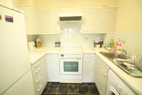 1 bedroom flat to rent, Station Road, Redhill