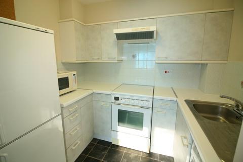 1 bedroom flat to rent, Station Road, Redhill