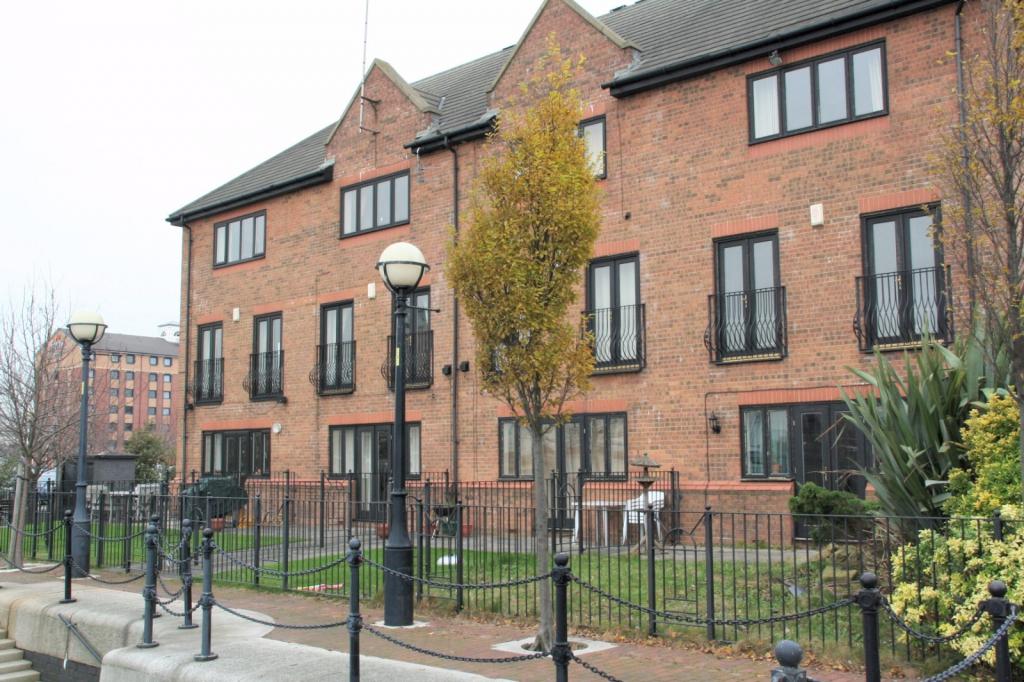 Merchants Quay, Salford Quays, Salford, M50 3 bed townhouse £1,150