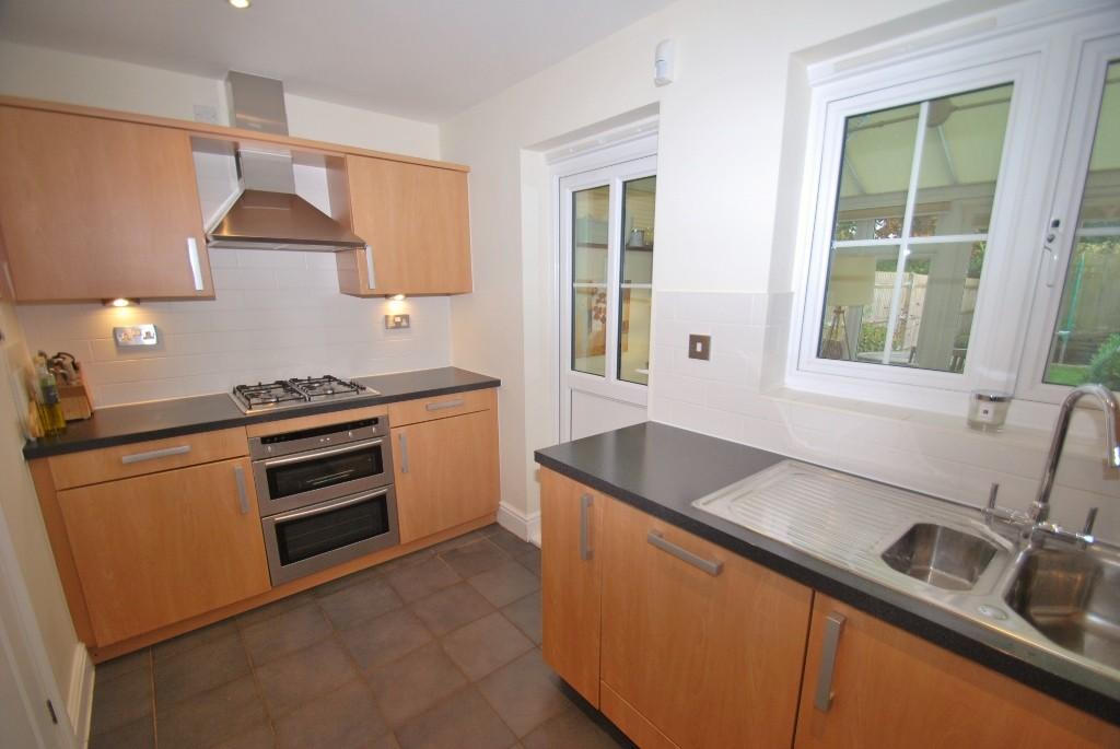Groves Way, Chesham, HP5 2 bed semidetached house £395,000