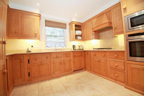 2 bedroom apartment to rent, Treetops, The Mount, Caversham, Reading, Berkshire, RG4