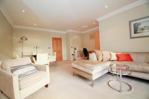 2 bedroom apartment to rent, Treetops, The Mount, Caversham, Reading, Berkshire, RG4