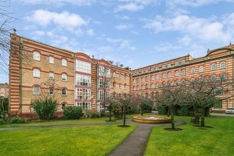 2 bedroom flat to rent, Oriel Drive, Barnes, London