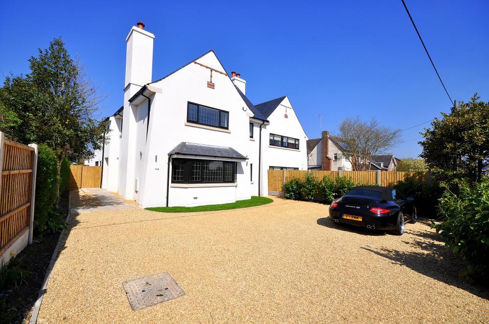 Hightown Road, Ringwood, BH24 1NL 4 bed link detached house £649,950