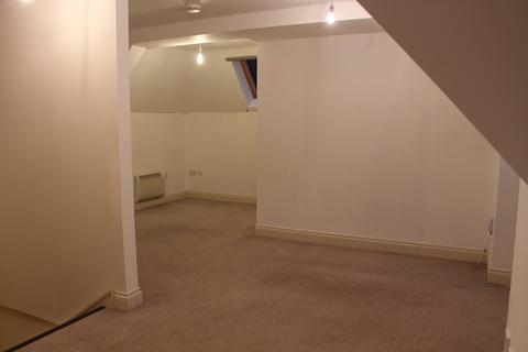 Studio to rent, Stunning spacious studio apartment in the heart of town
