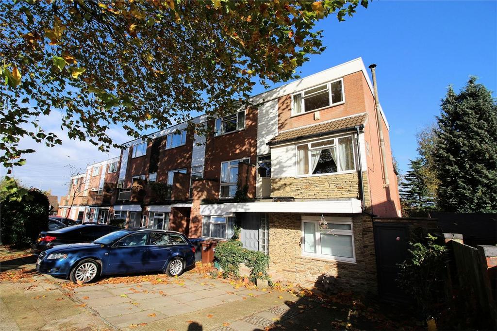 Bull Stag Green, Hatfield, Hertfordshire 4 bed end of terrace house £