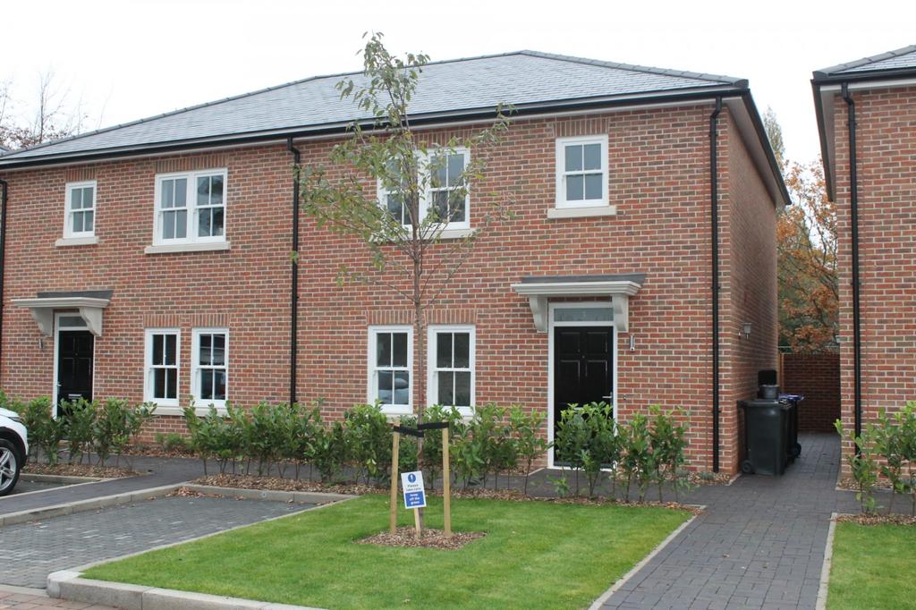 Mobbs Close, Hastings Court, Grays Park Road, Stoke Poges, SL2 2 bed