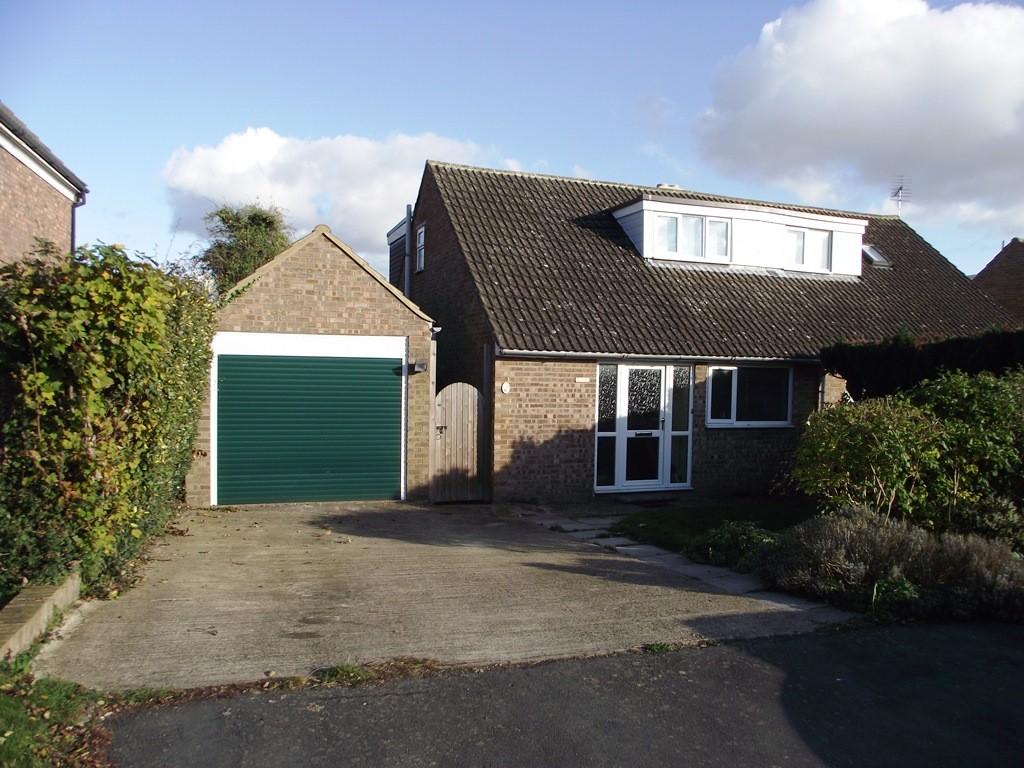 Falcon View, Greens Norton 3 bed semidetached house £265,000