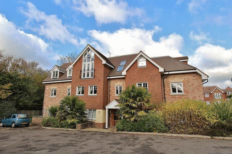 Spire Place, Warlingham 2 bed apartment £299,950