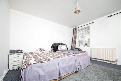 2 bedroom apartment for sale, Honeypot Close, London NW9