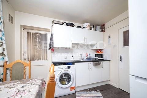 2 bedroom apartment for sale, Honeypot Close, London NW9