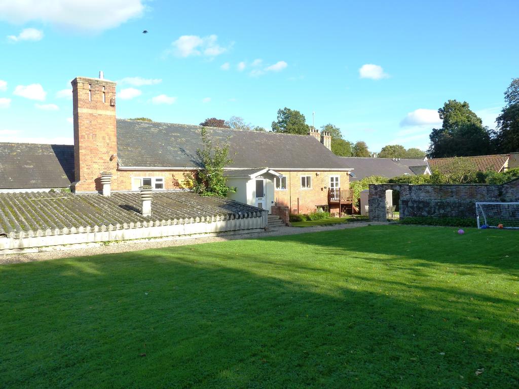 Manton House, Marlborough, Wiltshire 3 bed house £1,150 pcm (£265 pw)