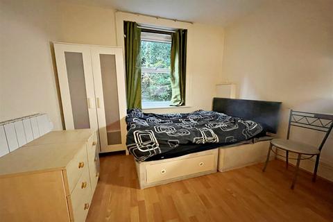 Studio to rent, Bournemouth