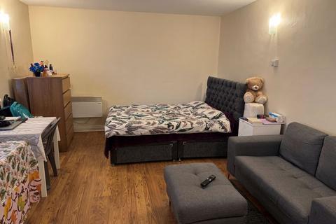 Studio to rent, Amberry Court, Harlow