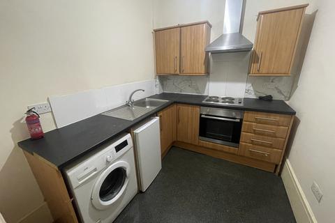 1 bedroom flat to rent, Station Road, Blackpool, Lancashire, FY4