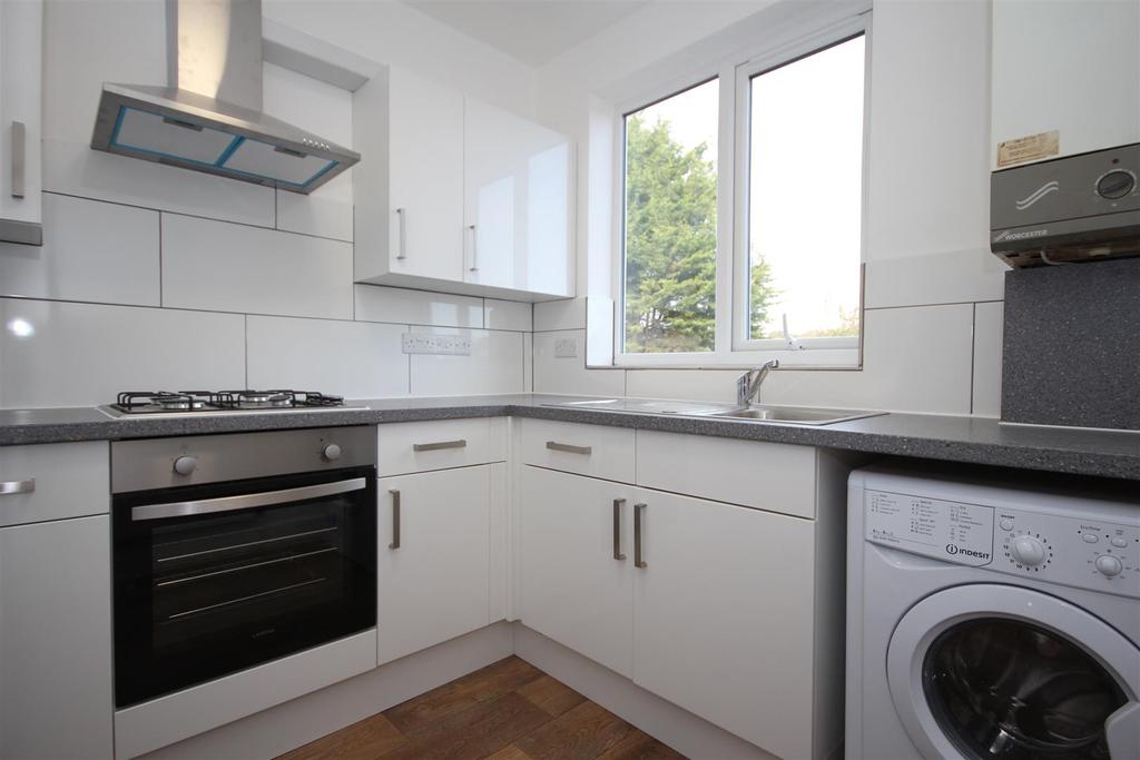 Geary Road, Dollis Hill, NW10 1HH 3 bed flat £1,850 pcm (£427 pw)