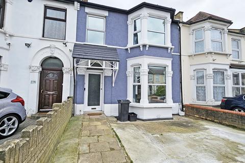 3 bedroom terraced house to rent, St. Albans Road, Ilford, IG3