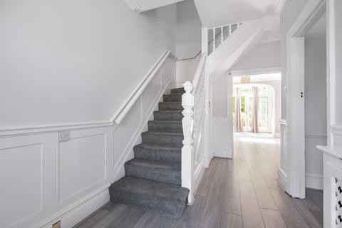 5 bedroom semi-detached house to rent, Dale Road, Purley